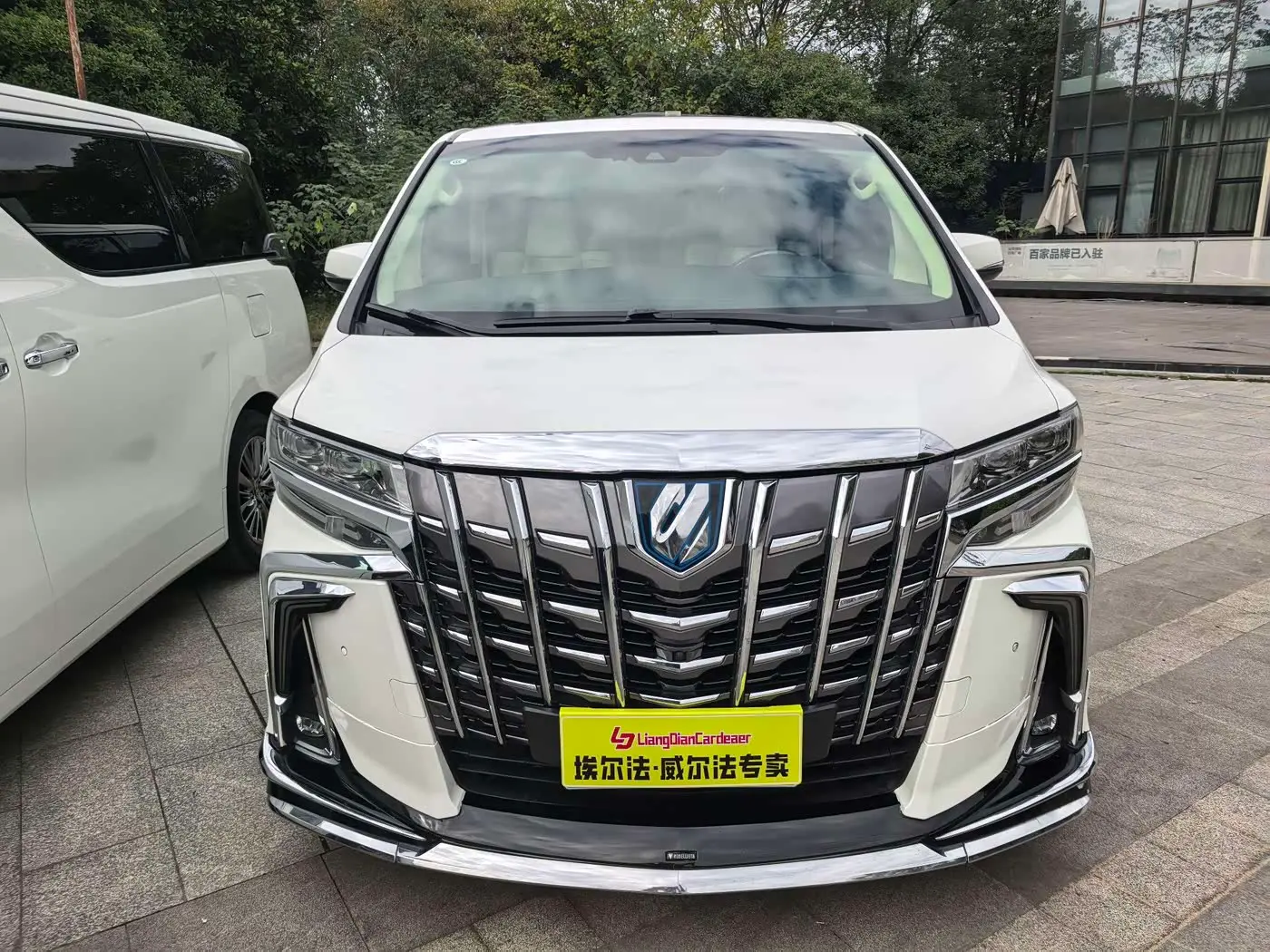Toyota Alphard 2020 — Photo 2/13