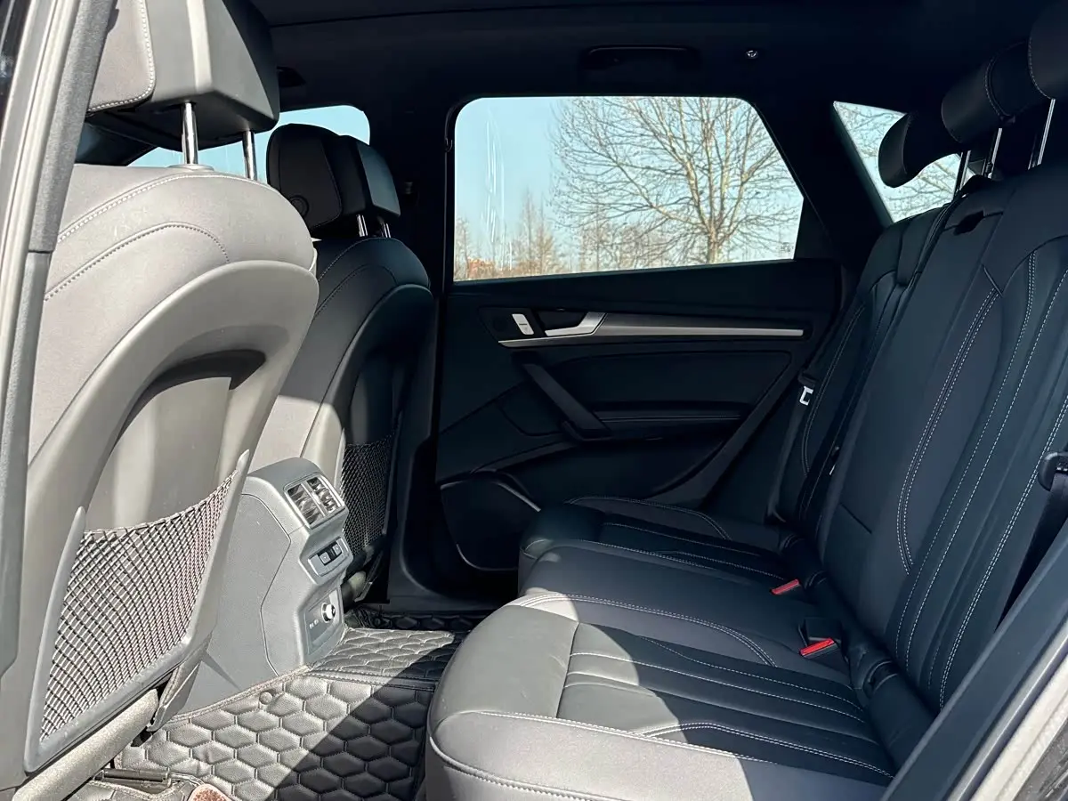 Audi Q5L 2024 — Photo 6/12