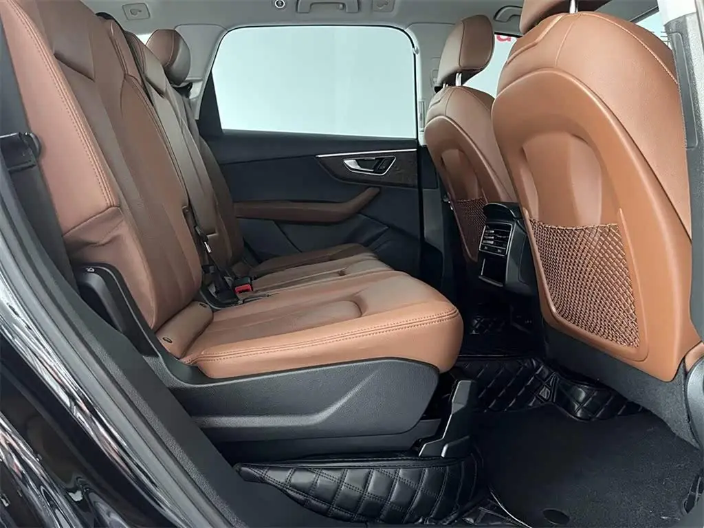 Audi Q7 2021 — Photo 7/16