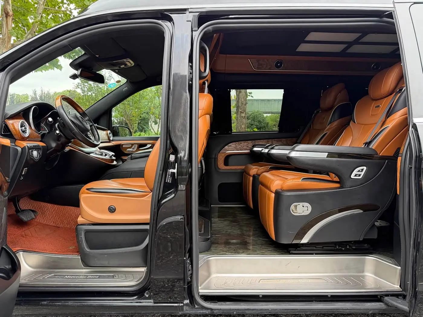 Mercedes-Benz V-Class 2020 — Photo 8/19