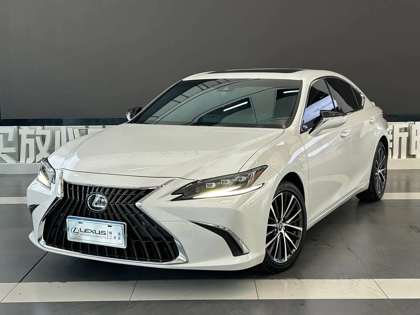 Lexus ES 2024 — Фото 1/20