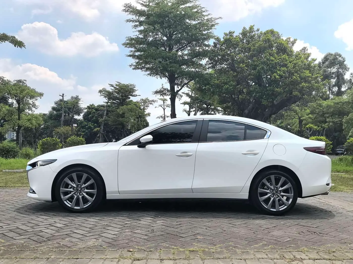Mazda Mazda3 Axela 2024 — Photo 4/17