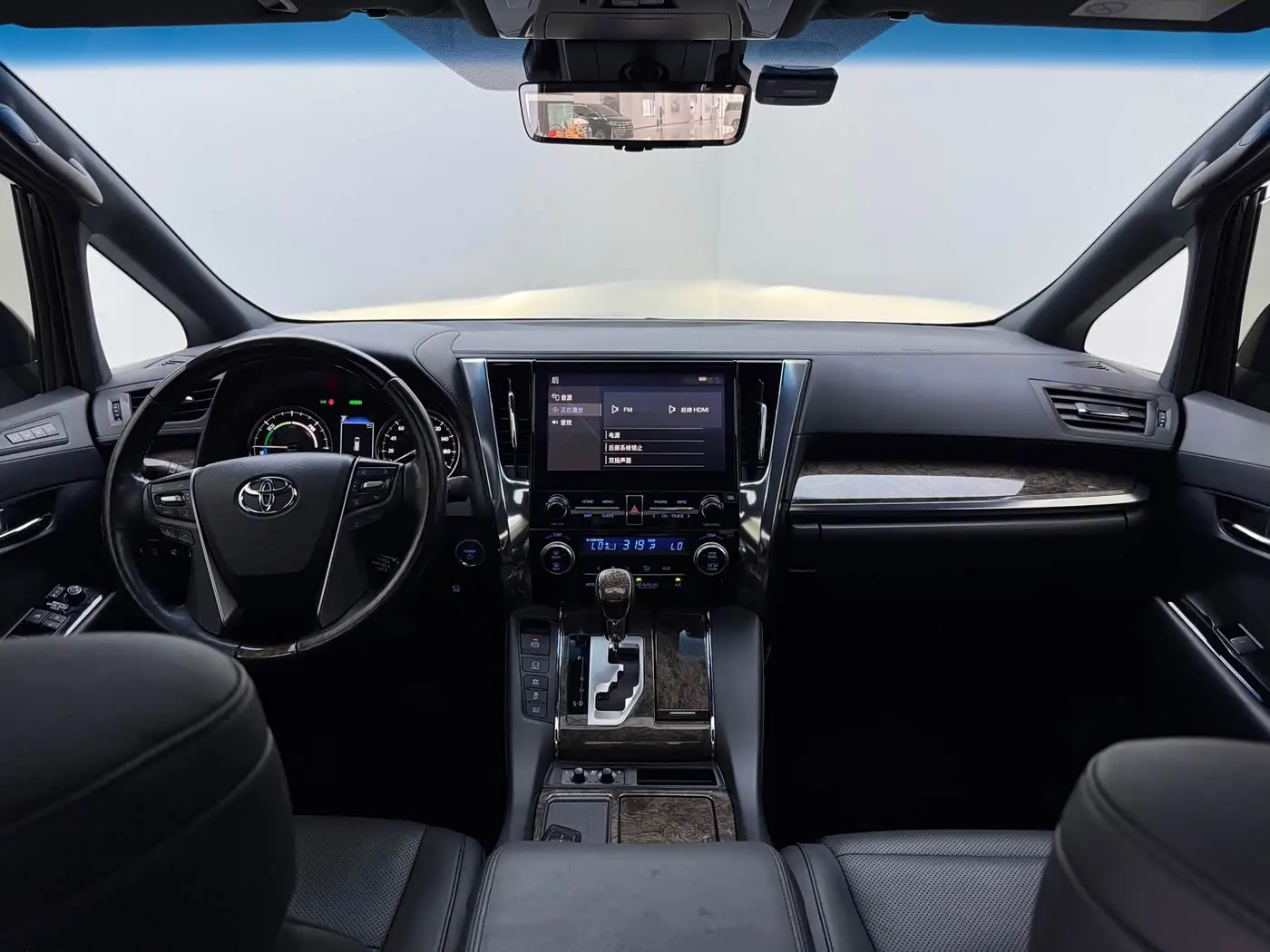 Toyota Alphard 2022 — Photo 9/15