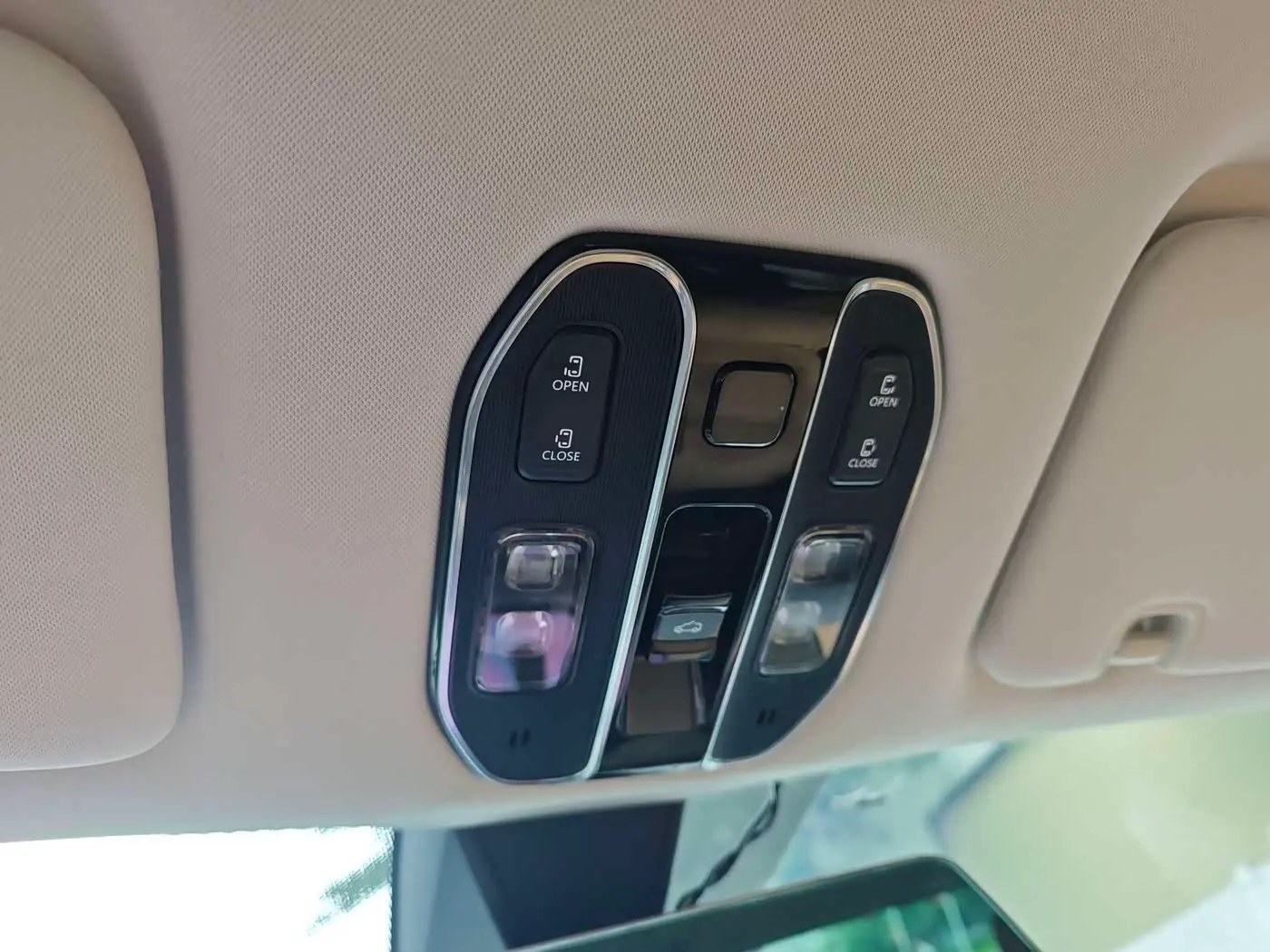 GAC Trumpchi Trumpchi E8 NEV 2025 — Photo 15/20