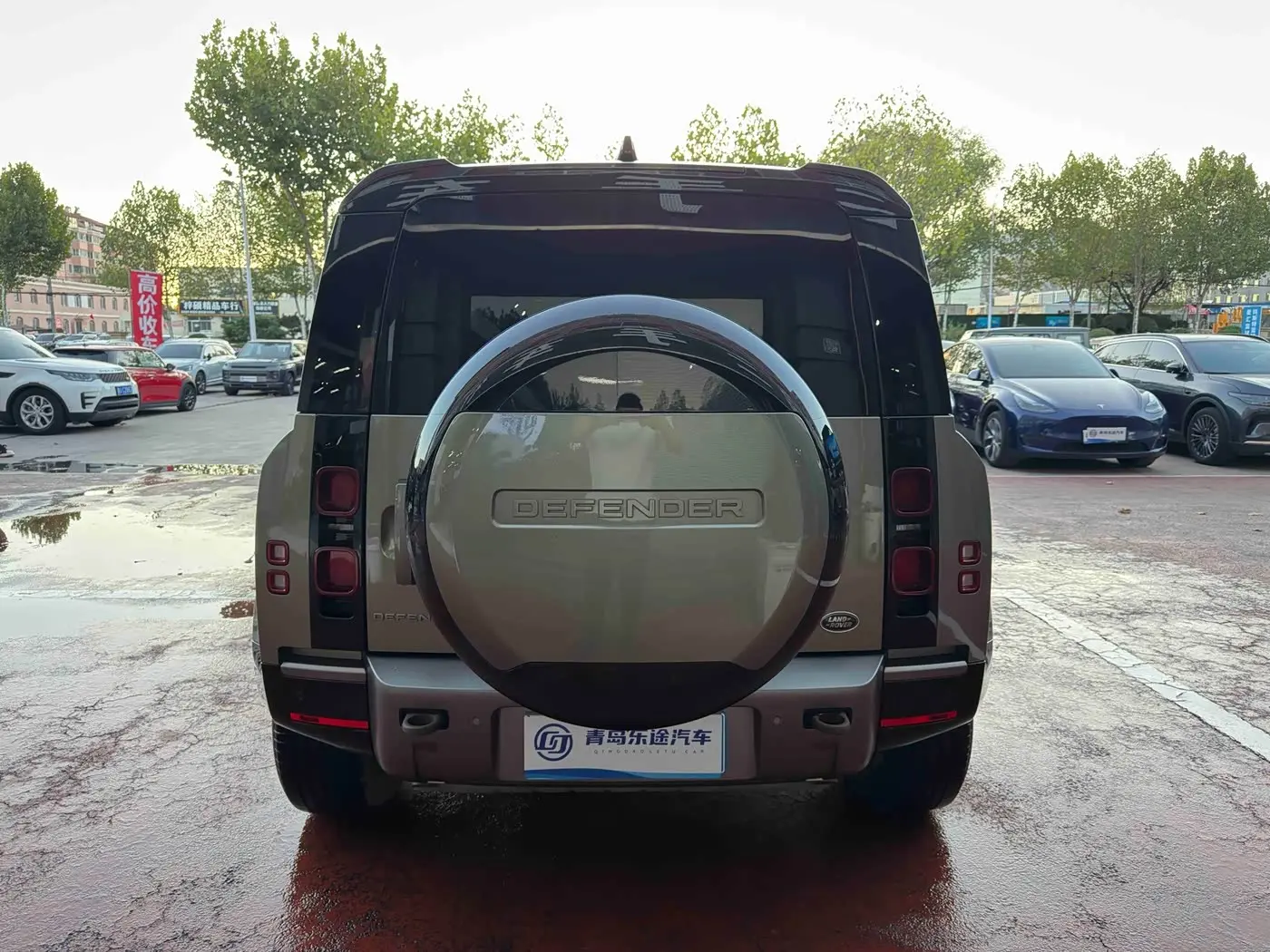 Land Rover Defender 2023 — Photo 5/16
