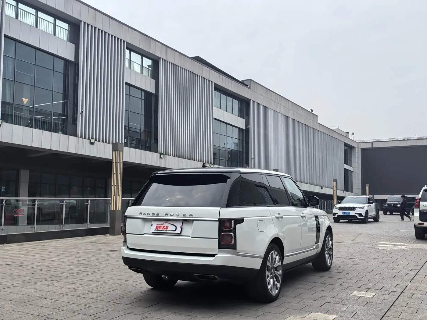 Land Rover Range Rover 2021 — Фото 18/19