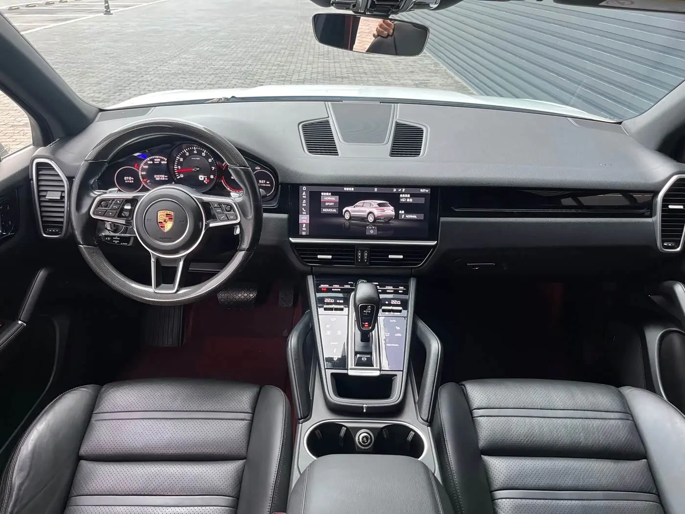 Porsche Cayenne 2020 — Photo 8/14