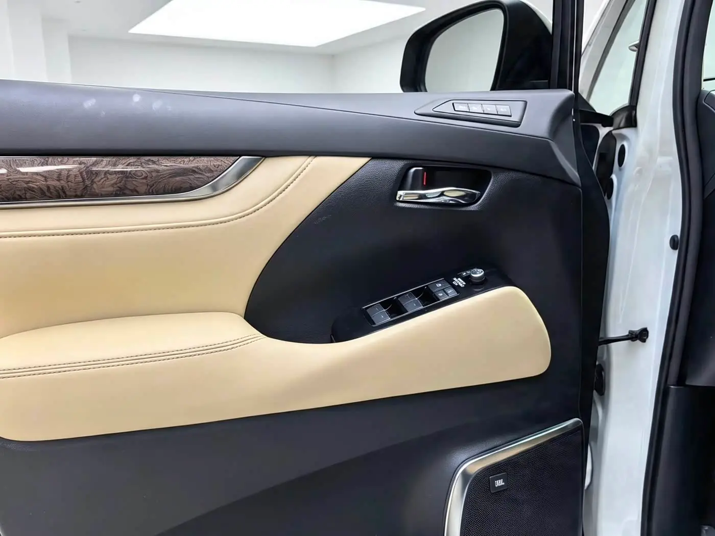 Toyota Alphard 2022 — Фото 7/13