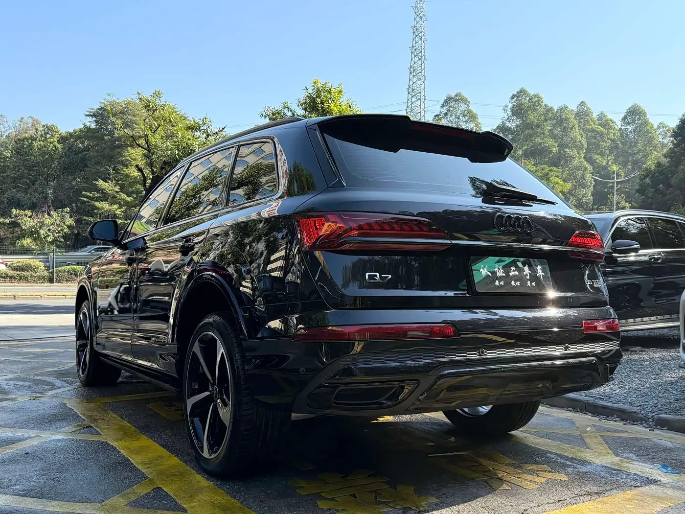 Audi Q7 2021 — Photo 5/20
