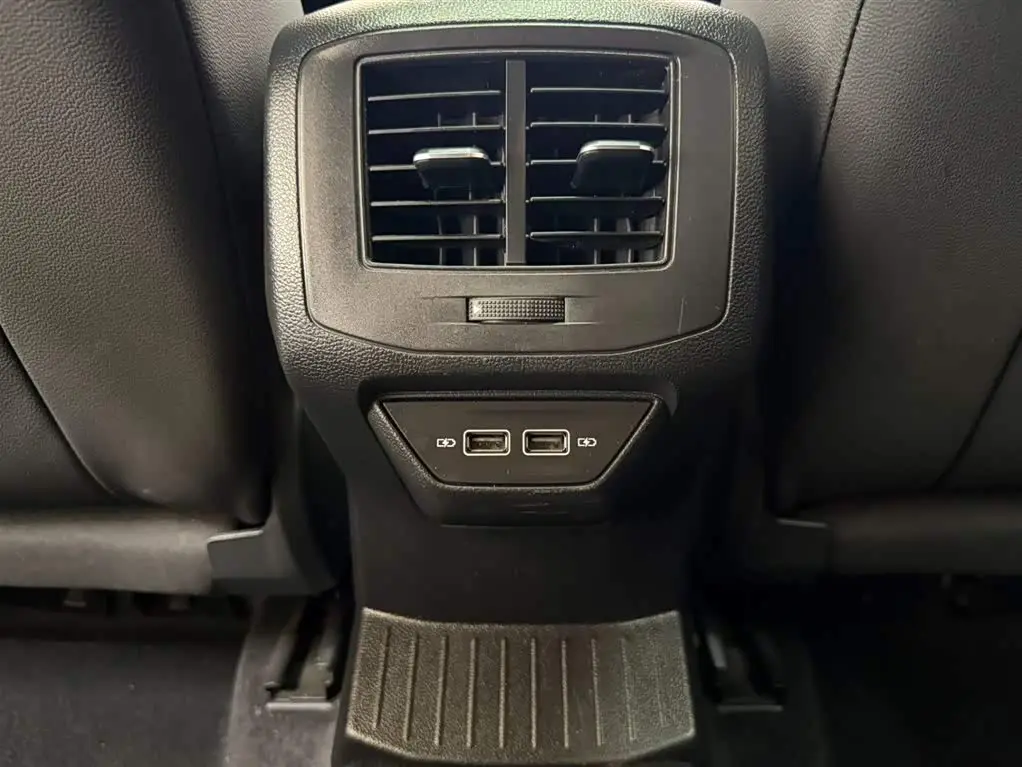 Volkswagen T-ROC 2021 — Photo 19/20