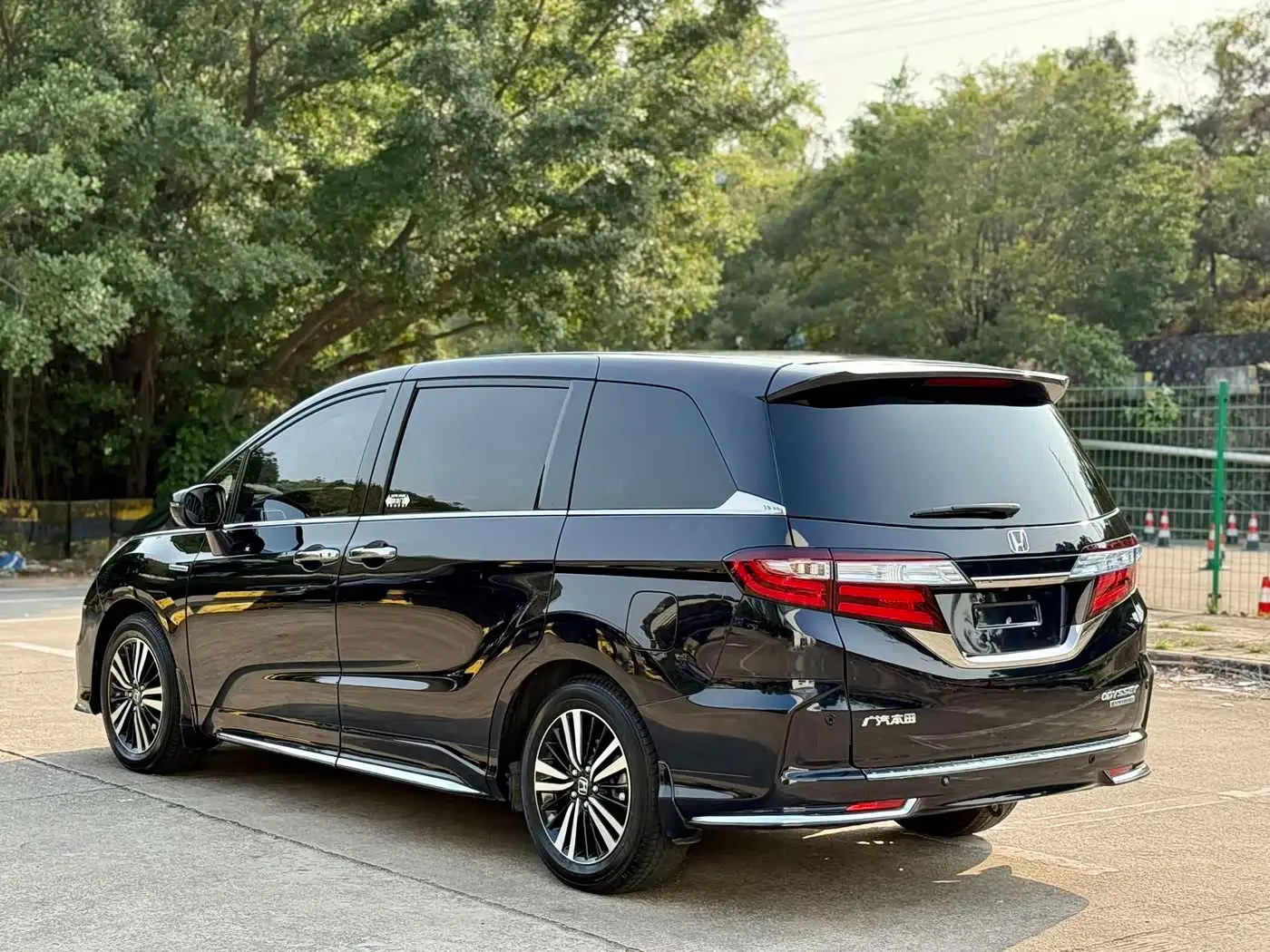Honda Odyssey 2019 — ფოტო 4/18