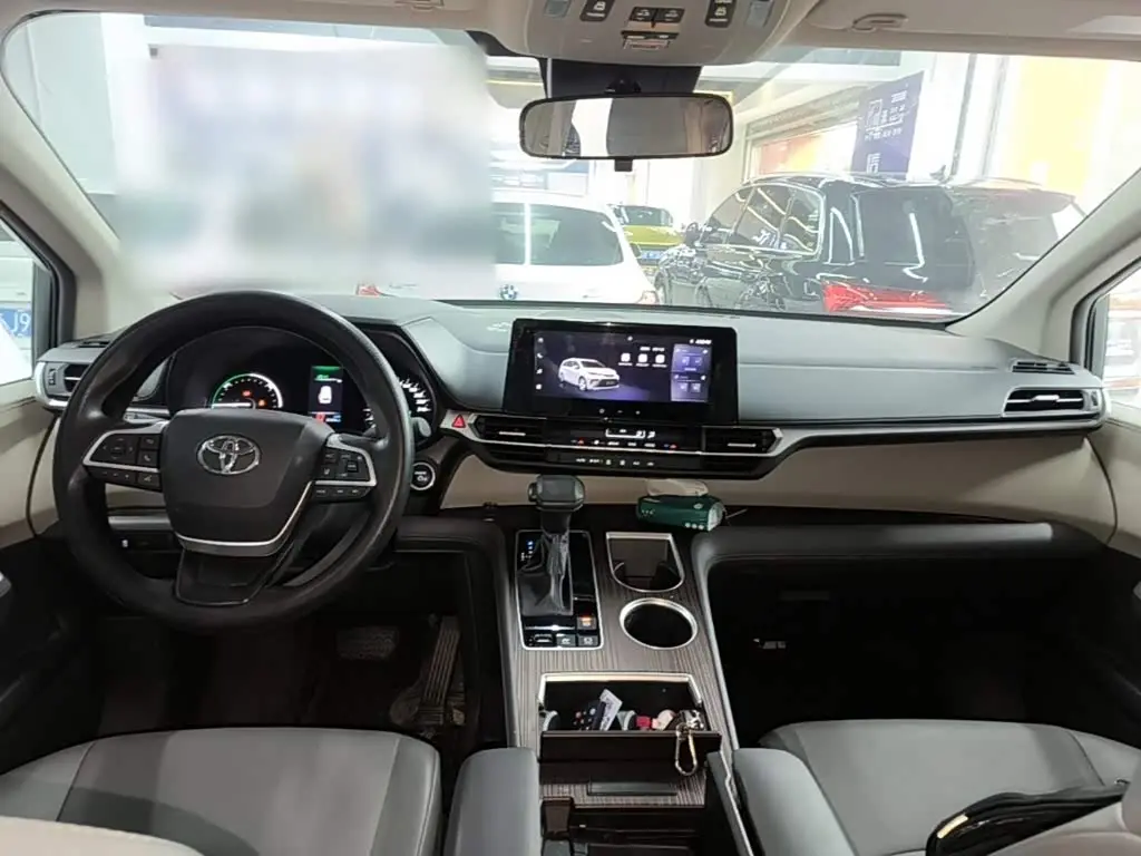 Toyota Granvia 2025 — Photo 10/20
