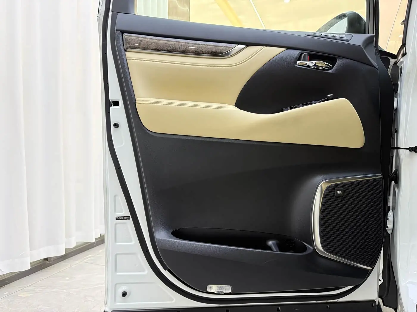 Toyota Vellfire 2023 — Фото 3/14