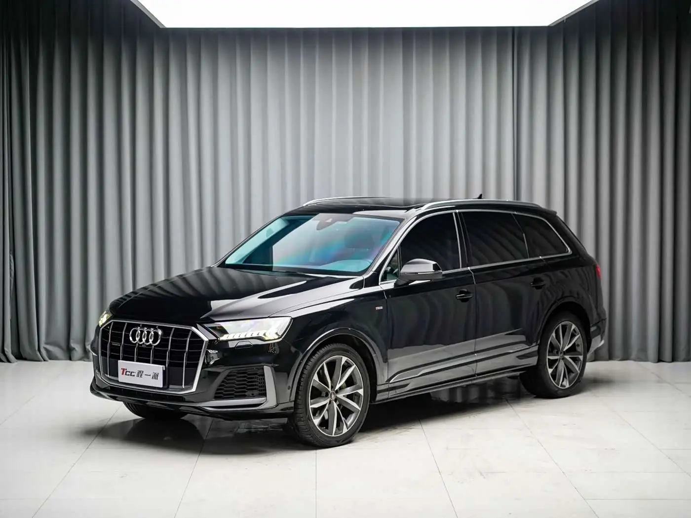 Audi Q7 2023 — Фото 1/11