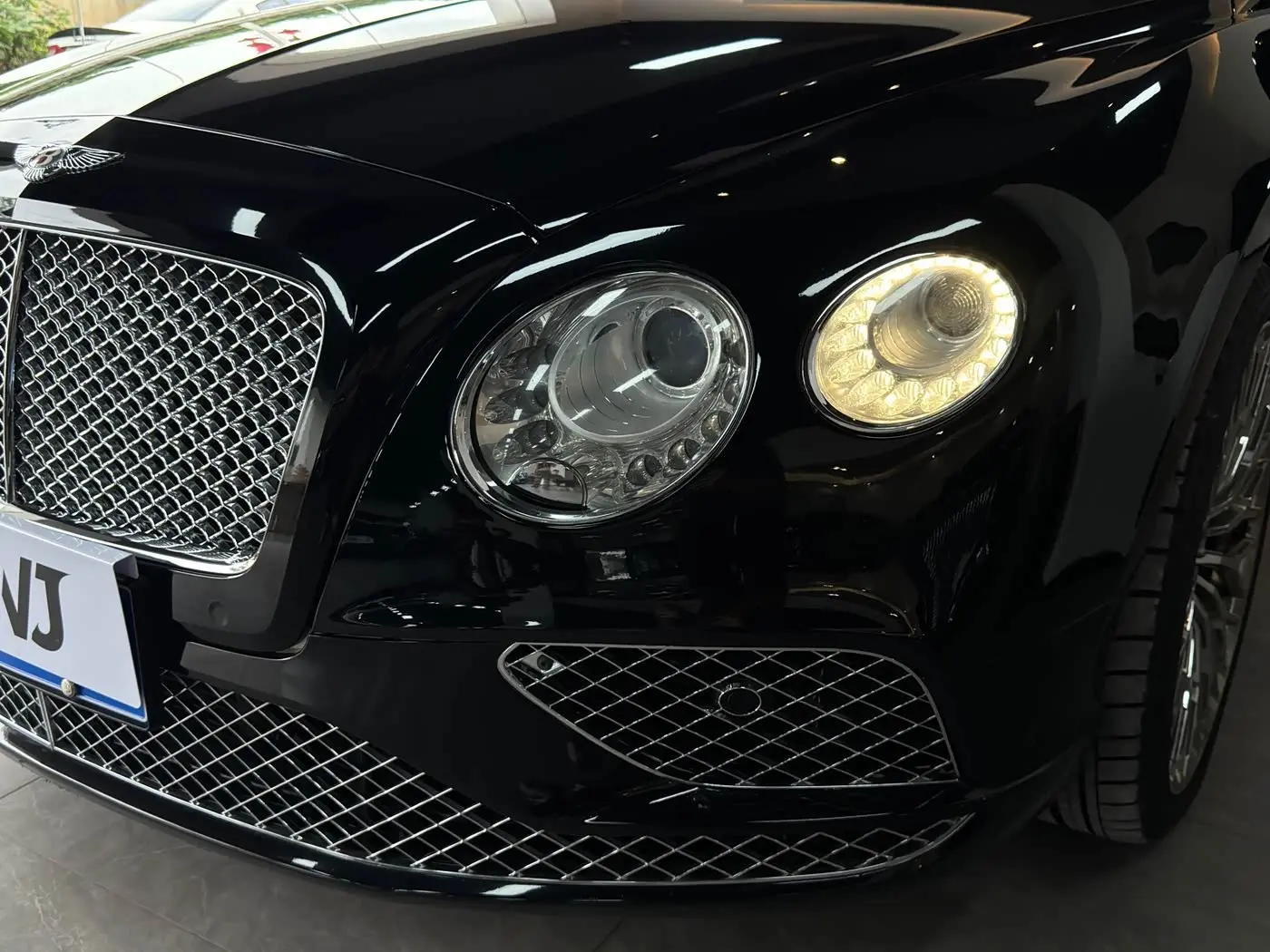 Bentley Continental 2014 — ფოტო 8/19