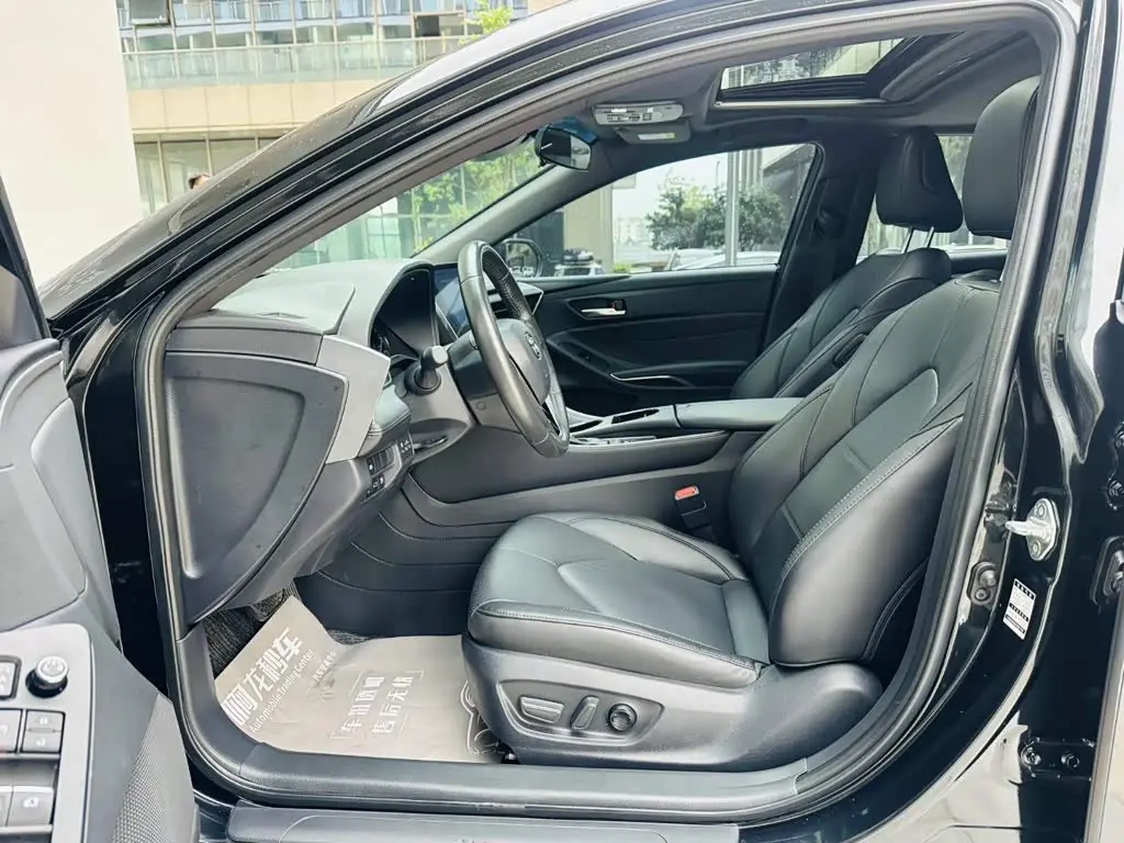 Toyota Avalon 2023 — Photo 10/20
