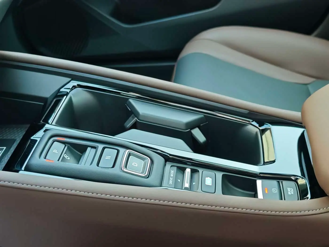Honda Inspire Hybrid 2025 — Photo 13/20