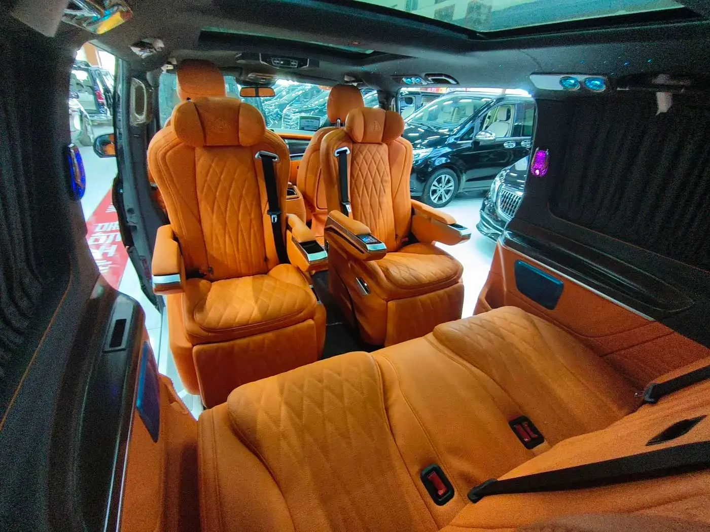 Mercedes-Benz V-Class 2021 — Фото 17/20