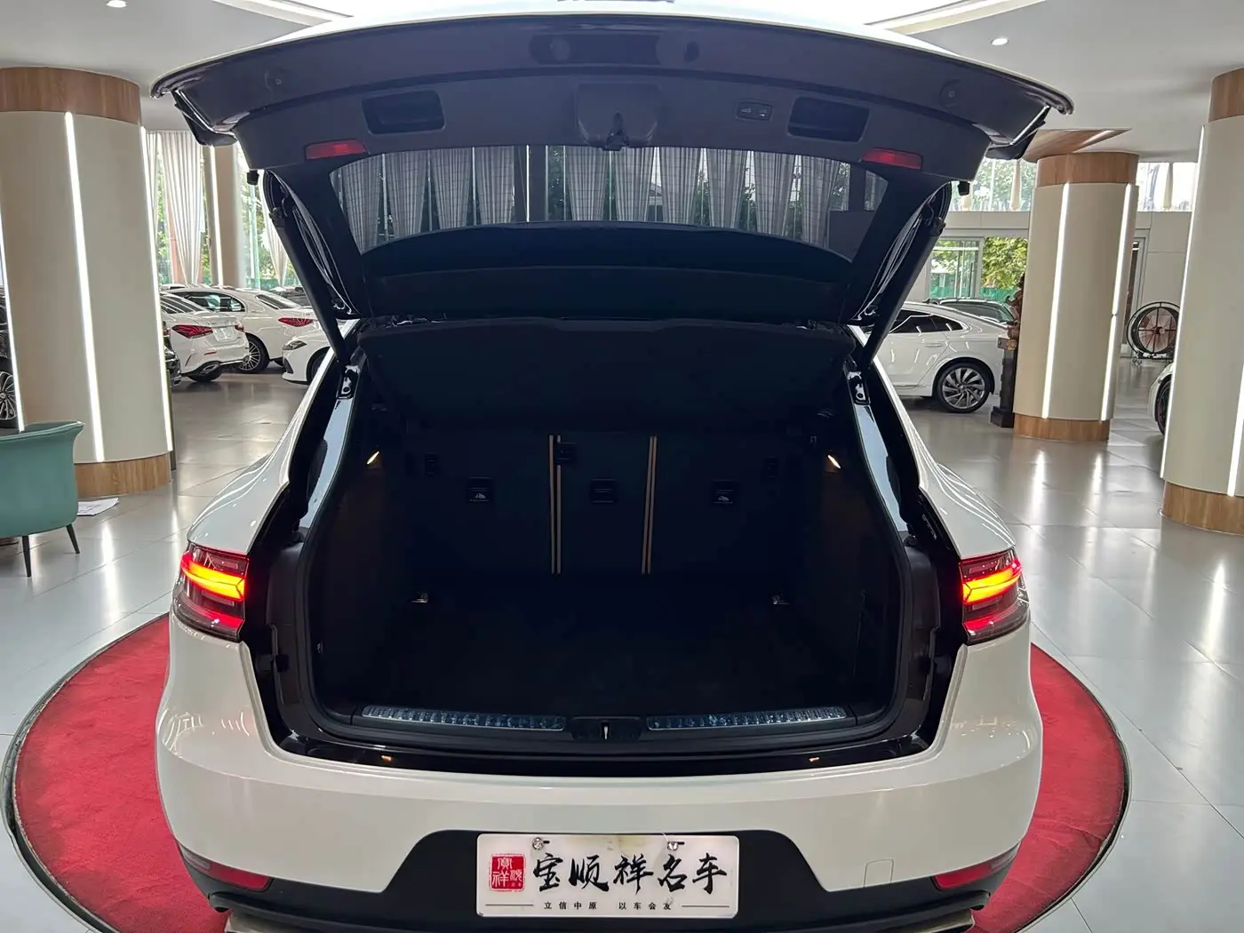 Porsche Macan 2021 — Photo 10/20