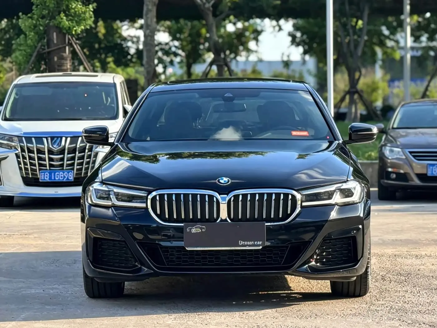 BMW 5 Series 2023 — Photo 2/13