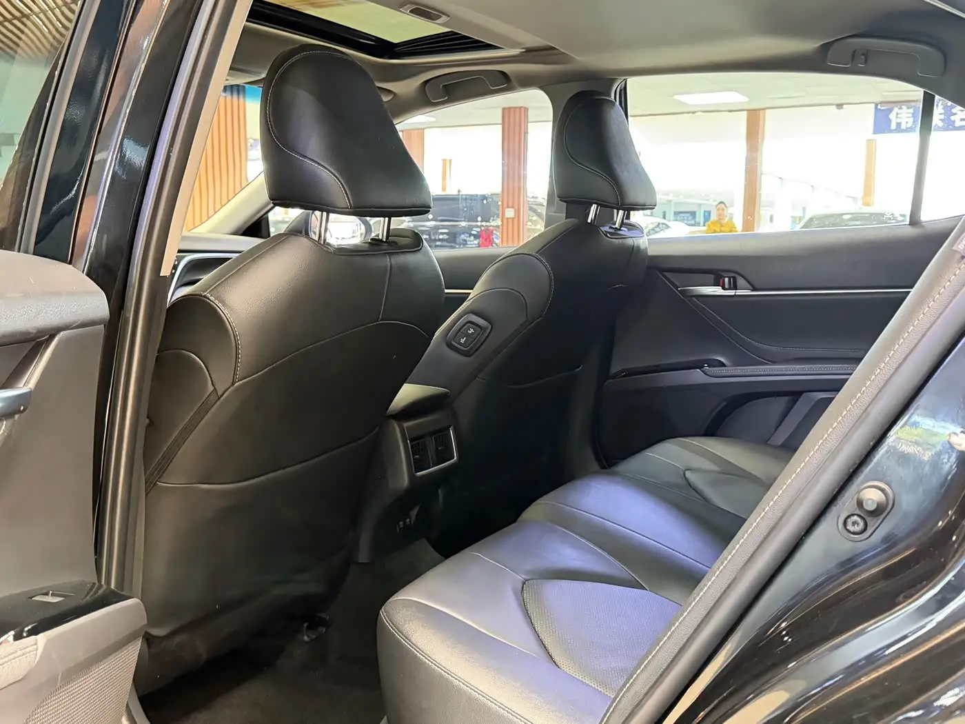 Toyota Camry 2022 — Photo 10/20