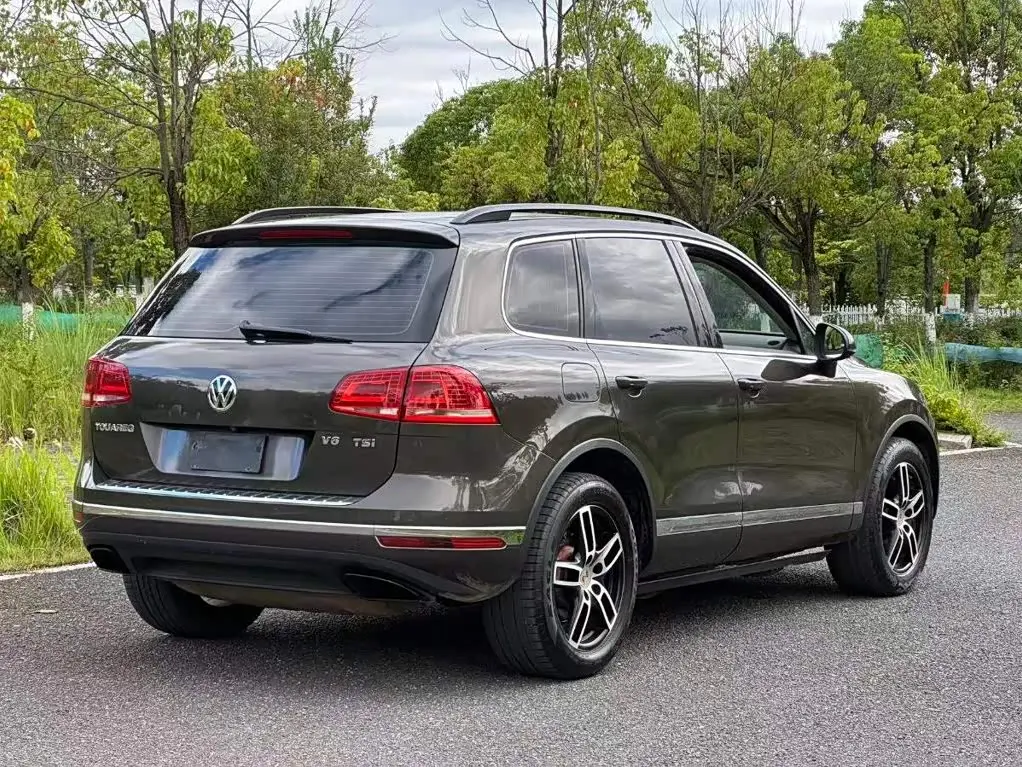 Volkswagen Touareg 2017 — Şəkil 7/9