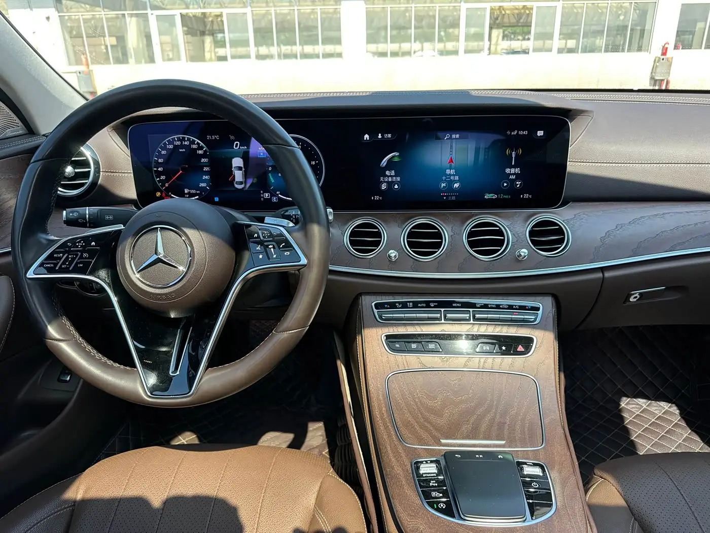 Mercedes-Benz E-Class 2022 — Photo 11/14