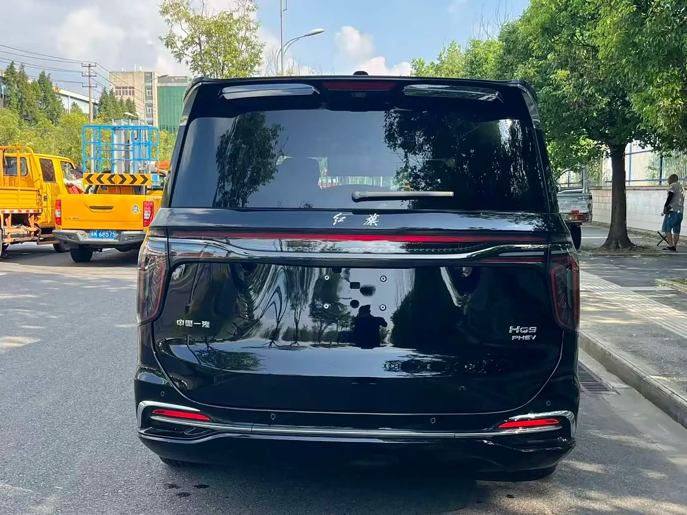 Hongqi HQ9 PHEV 2026 — Photo 6/13