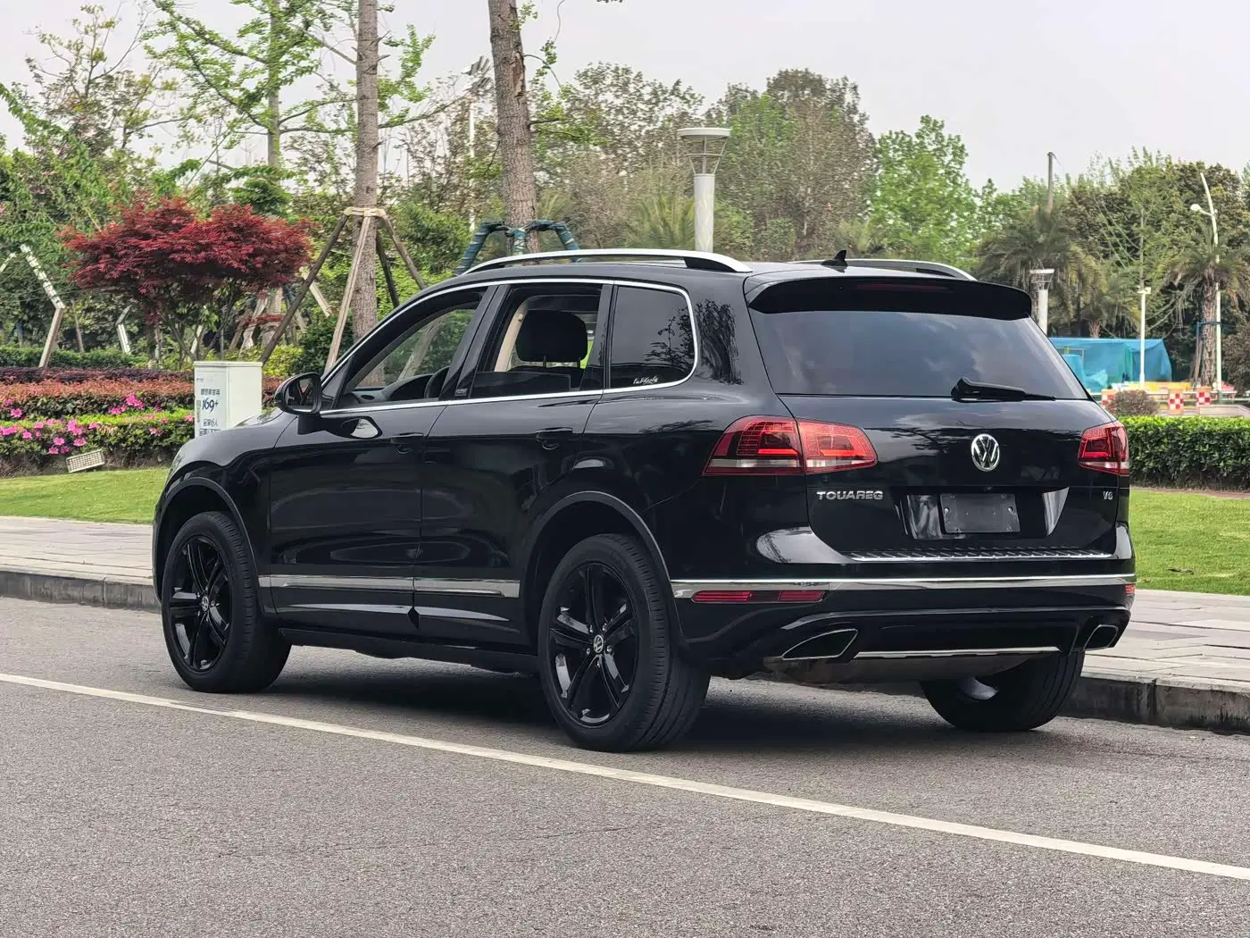 Volkswagen Touareg 2017 — Фото 7/17