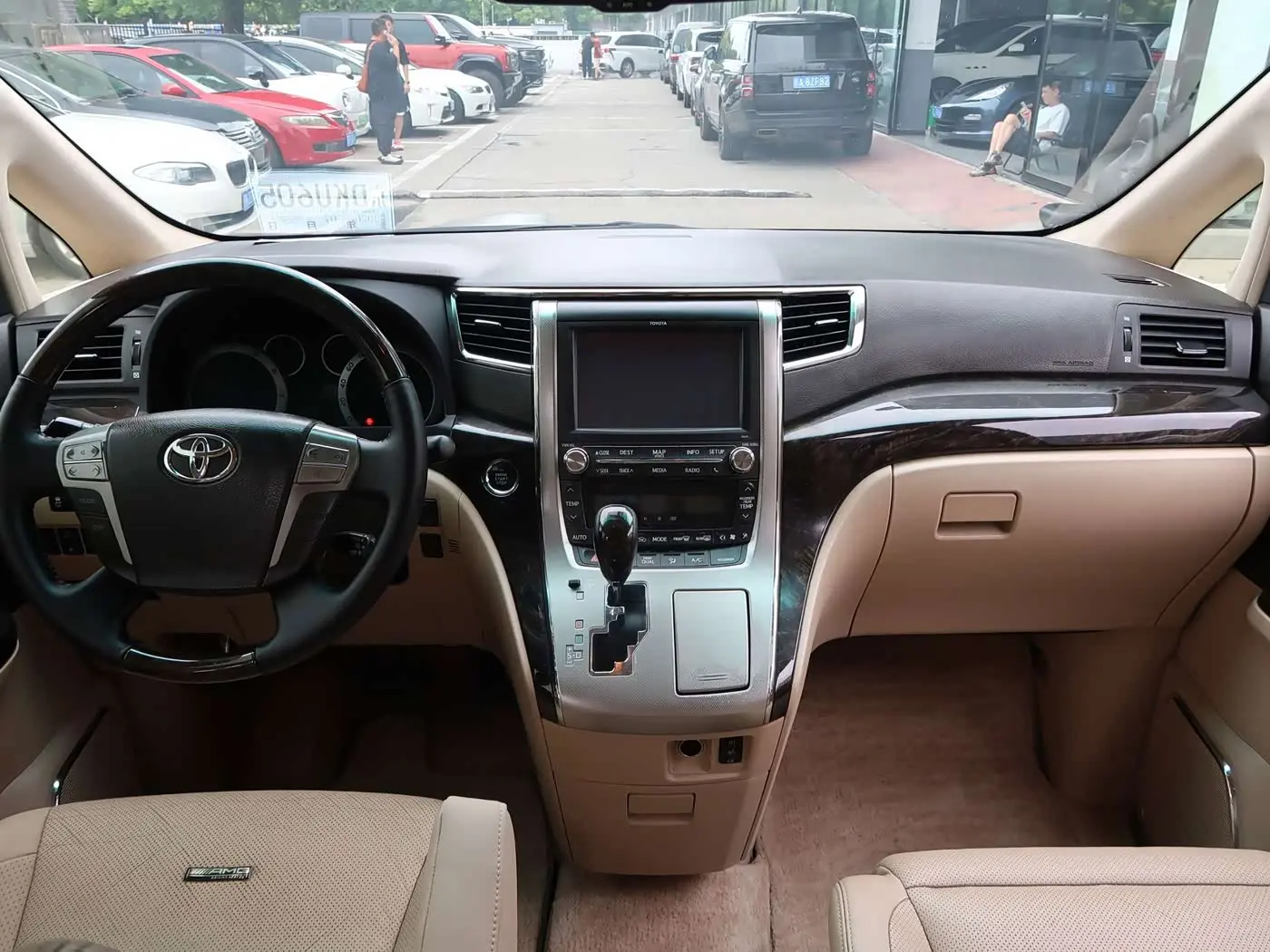 Toyota Alphard 2013 — Photo 7/12