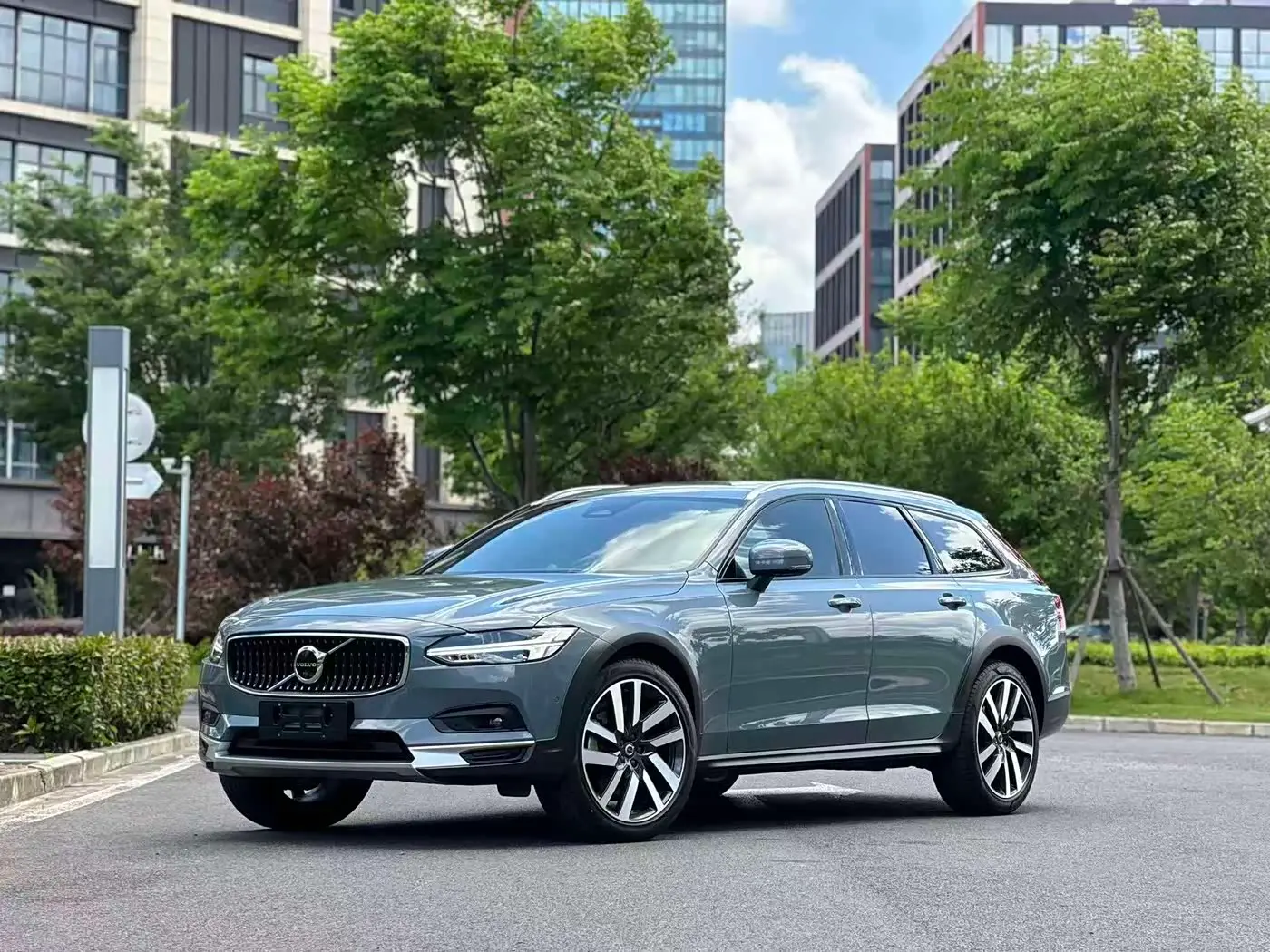 Volvo V90 2022 — Фото 1/16