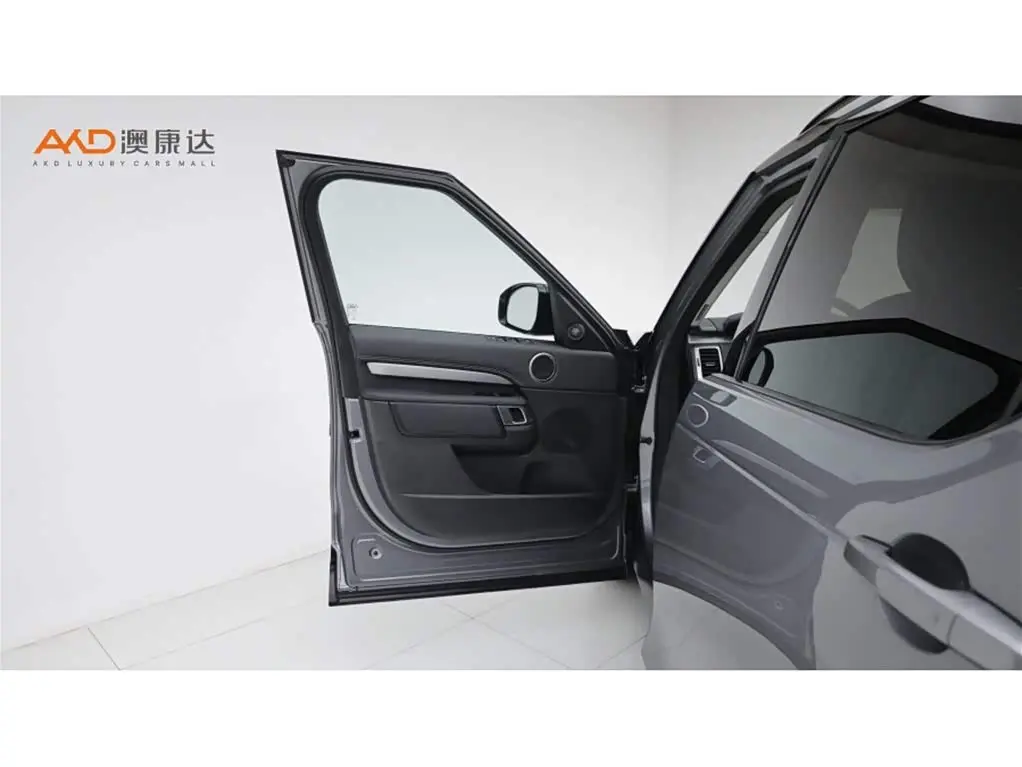 Land Rover Discovery 2023 — Photo 10/10