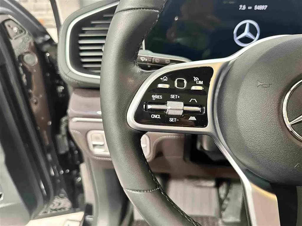 Mercedes-Benz GLS 2021 — Photo 9/20