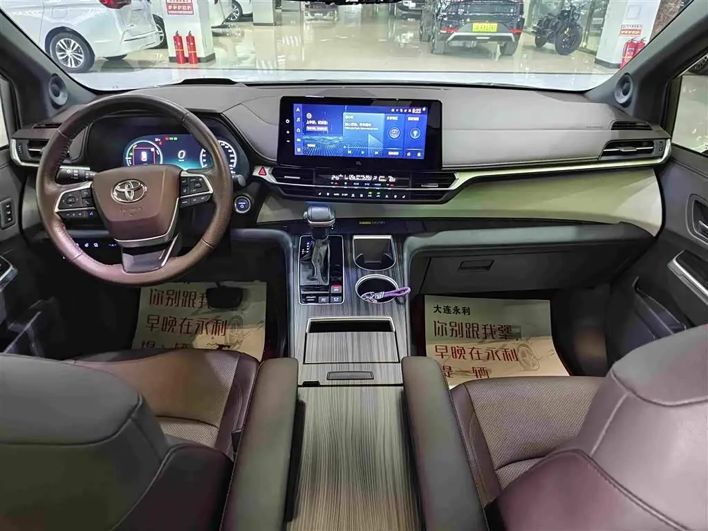 Toyota Granvia 2023 — Photo 5/18