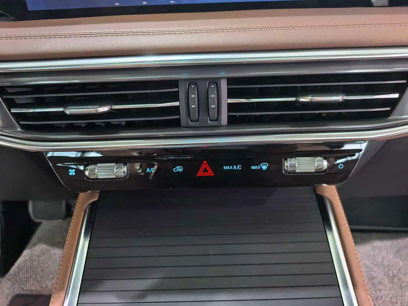 Ford Explorer 2022 — Фото 9/20