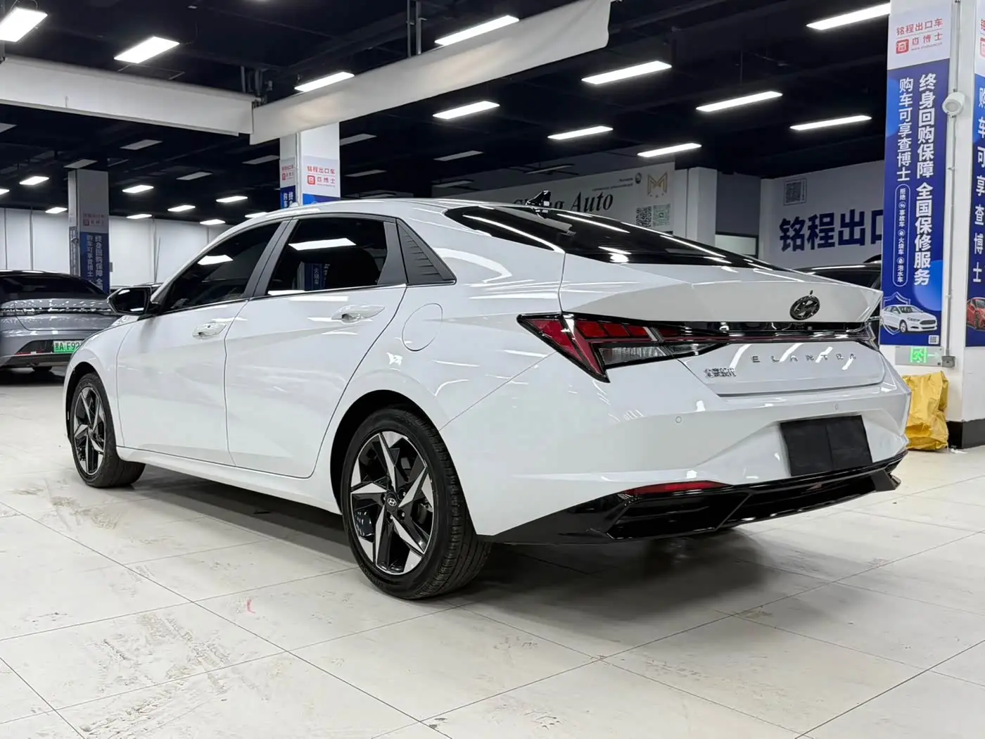 Hyundai Elantra 2023 — Фото 7/20