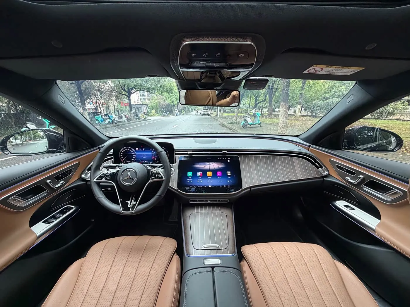 Mercedes-Benz E-Class 2025 — Фото 12/20