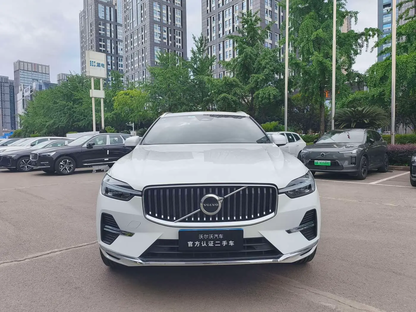Volvo XC60 2023 — Фото 2/17