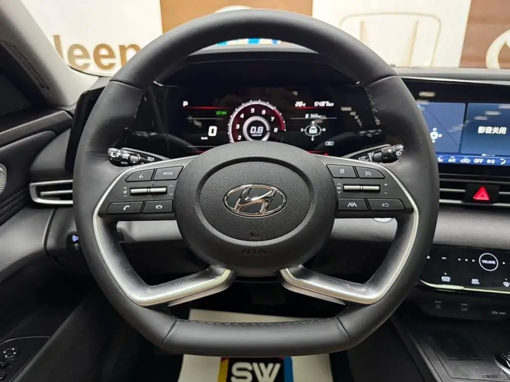 Hyundai Elantra 2022 — Photo 11/20