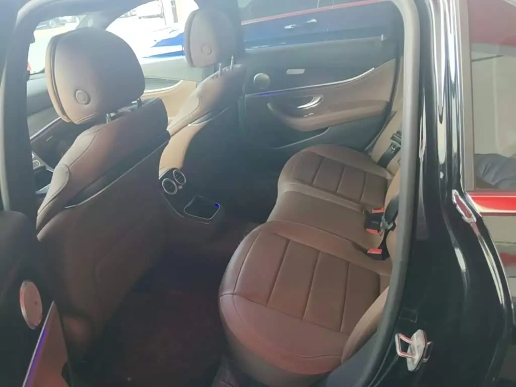 Mercedes-Benz E-Class 2023 — Photo 17/20