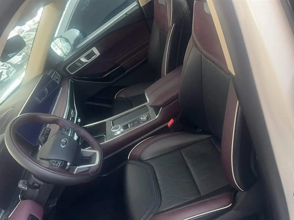Ford Explorer 2023 — Photo 9/19