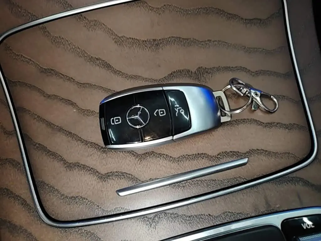 Mercedes-Benz E-Class 2019 — Photo 9/20