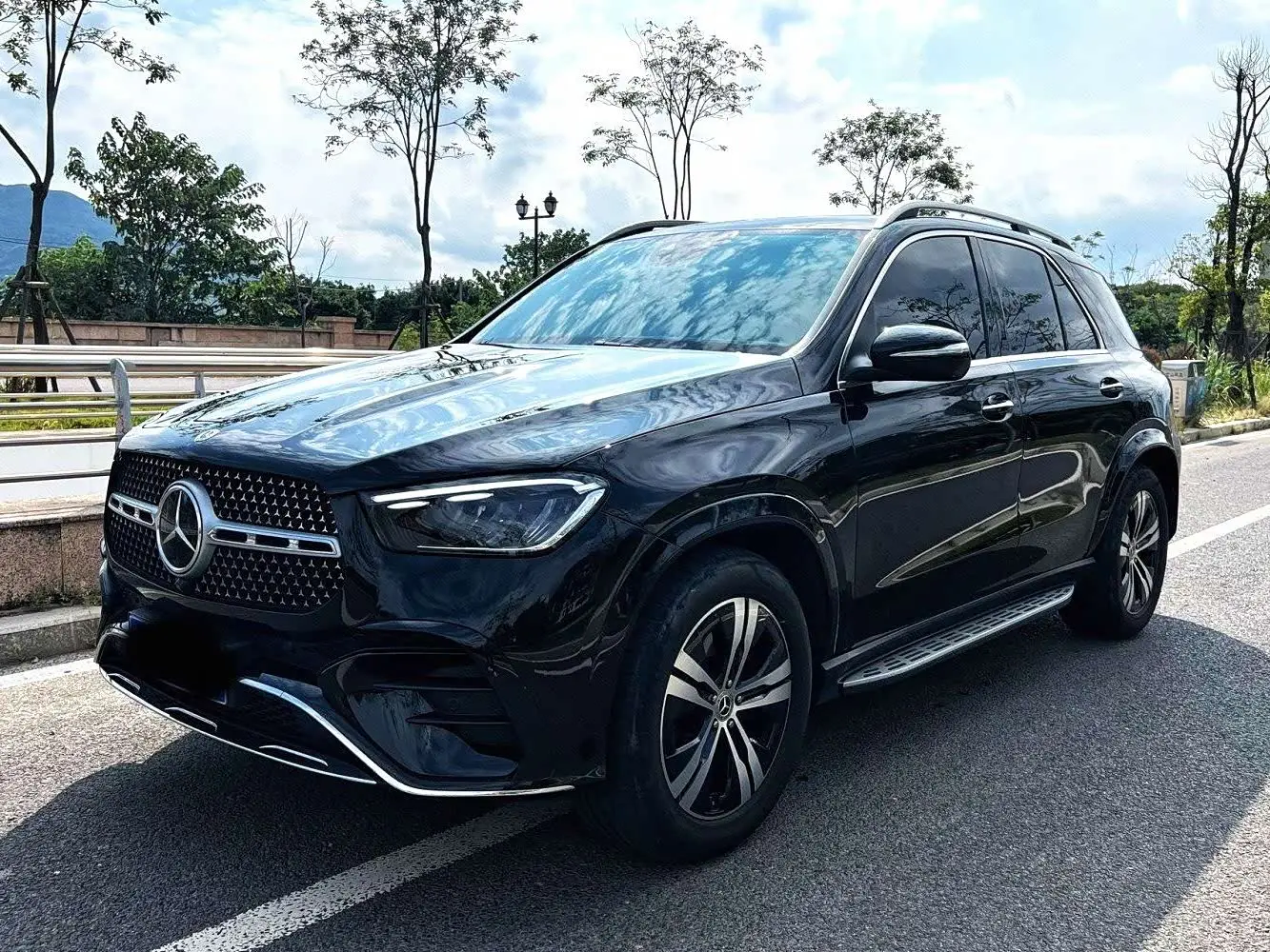 Mercedes-Benz GLE 2023 — Photo 1/8
