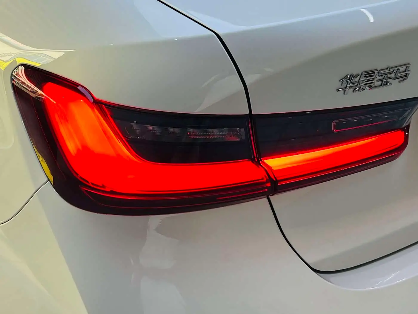 BMW 3 Series 2025 — Фото 18/18