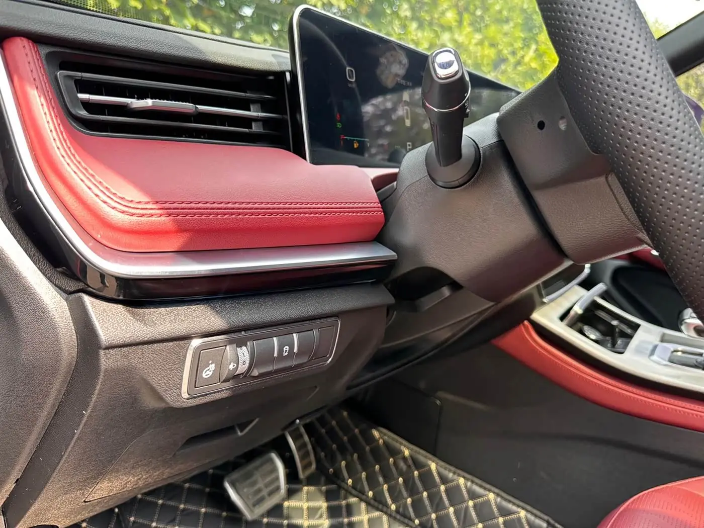 Jetour X70 PLUS 2023 — Photo 18/20