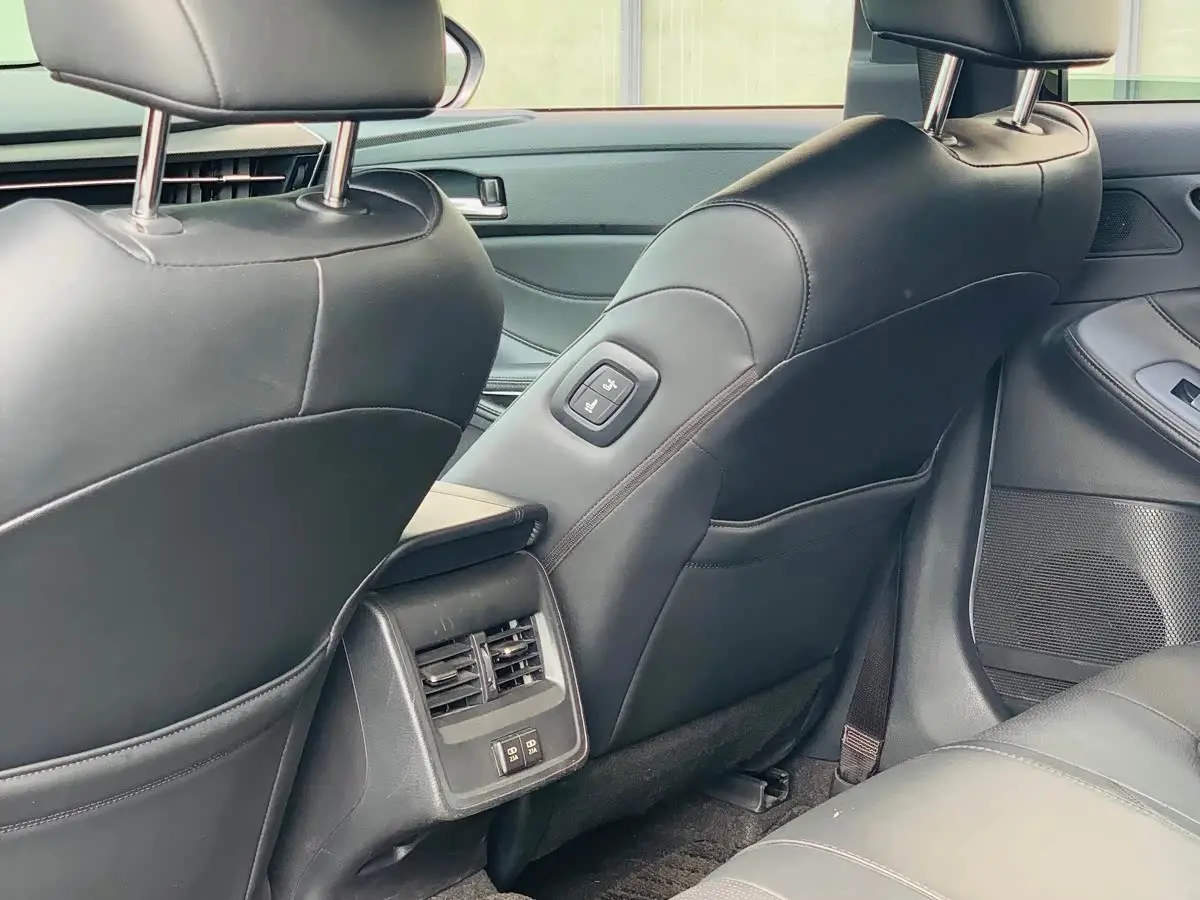 Toyota Avalon 2021 — Photo 18/20