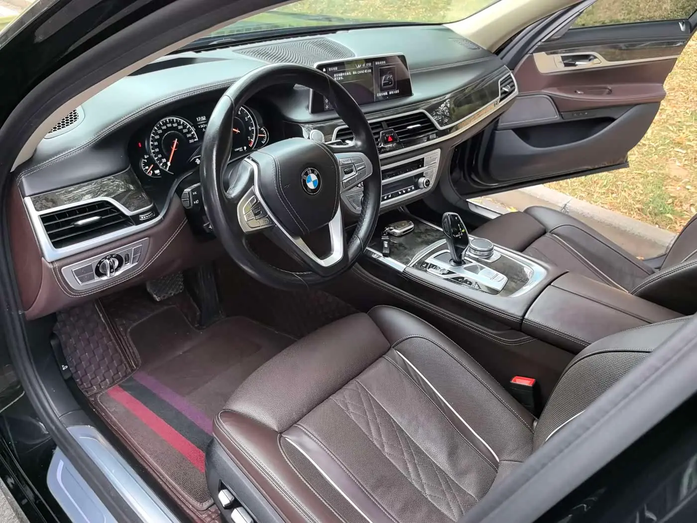 BMW 7 Series 2019 — Photo 8/17