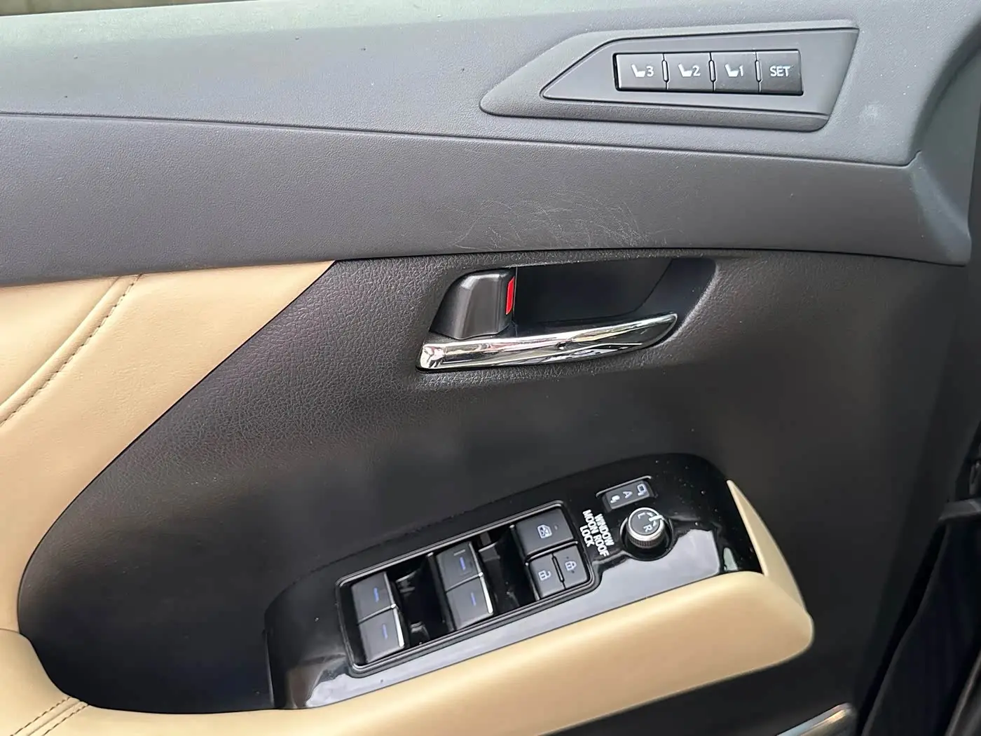 Toyota Vellfire 2023 — Photo 12/15