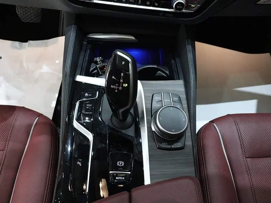 BMW 5 Series 2020 — Photo 10/20