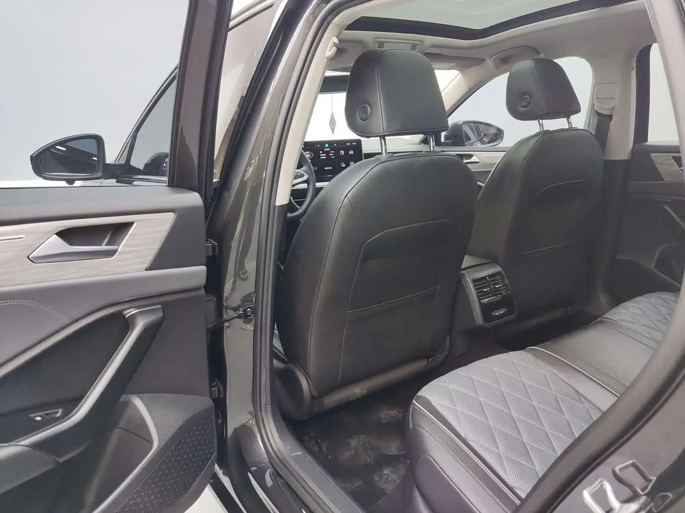 Volkswagen Sagitar 2022 — Photo 9/19